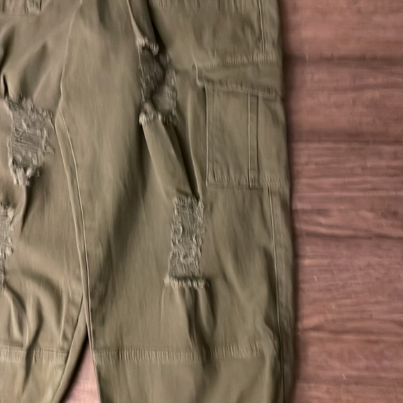 Refuge Cargo pants in a size large. - Picture 3 of 6